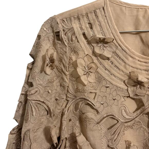 BCBG MaxAzria Tan Floral Appliqué Laser Cut Silk Blend Short Sleeve Top M - Picture 7 of 8